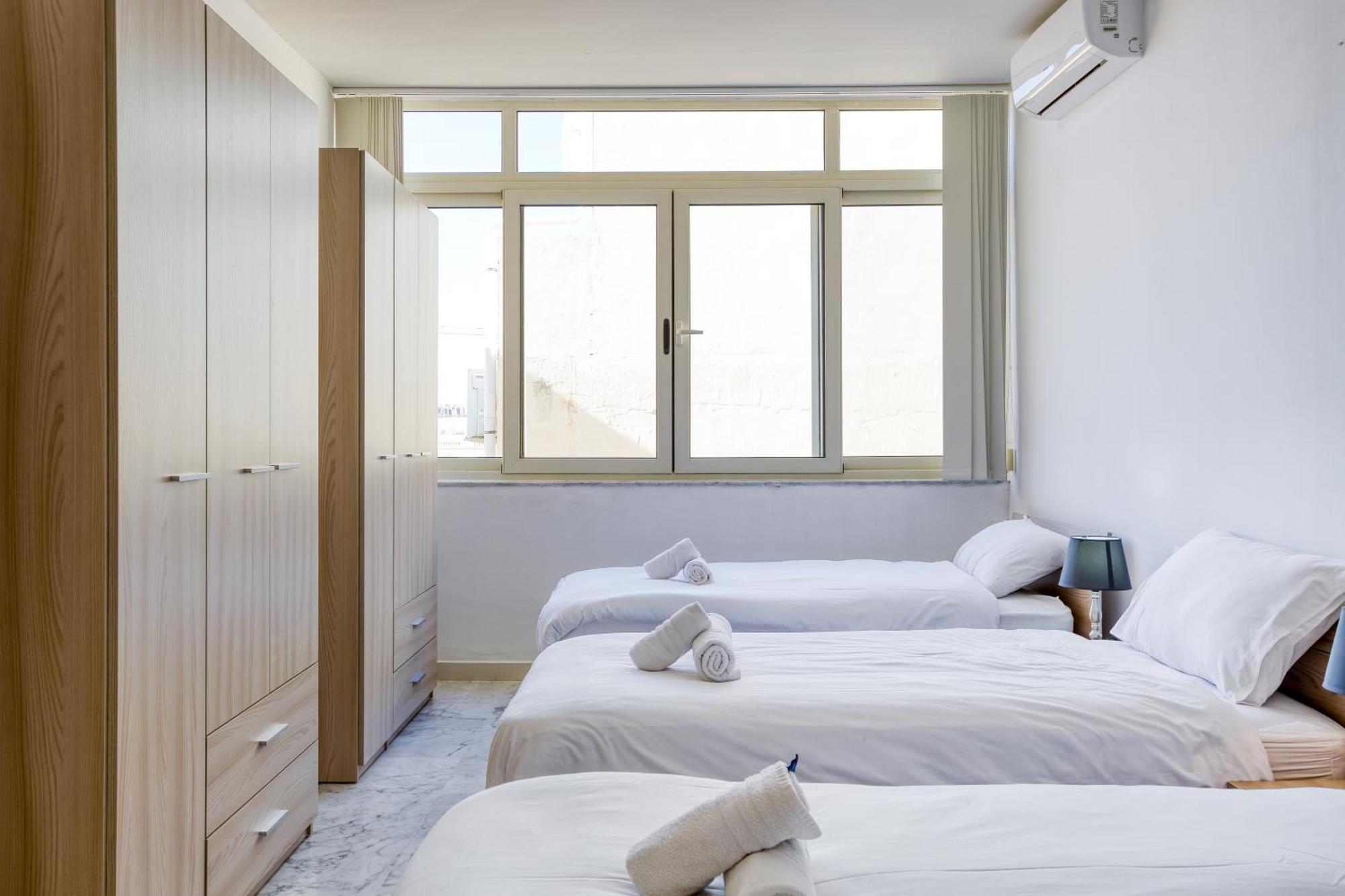 Seafront Sliema Apartment With Balcony & Sea Views By Jl ภายนอก รูปภาพ