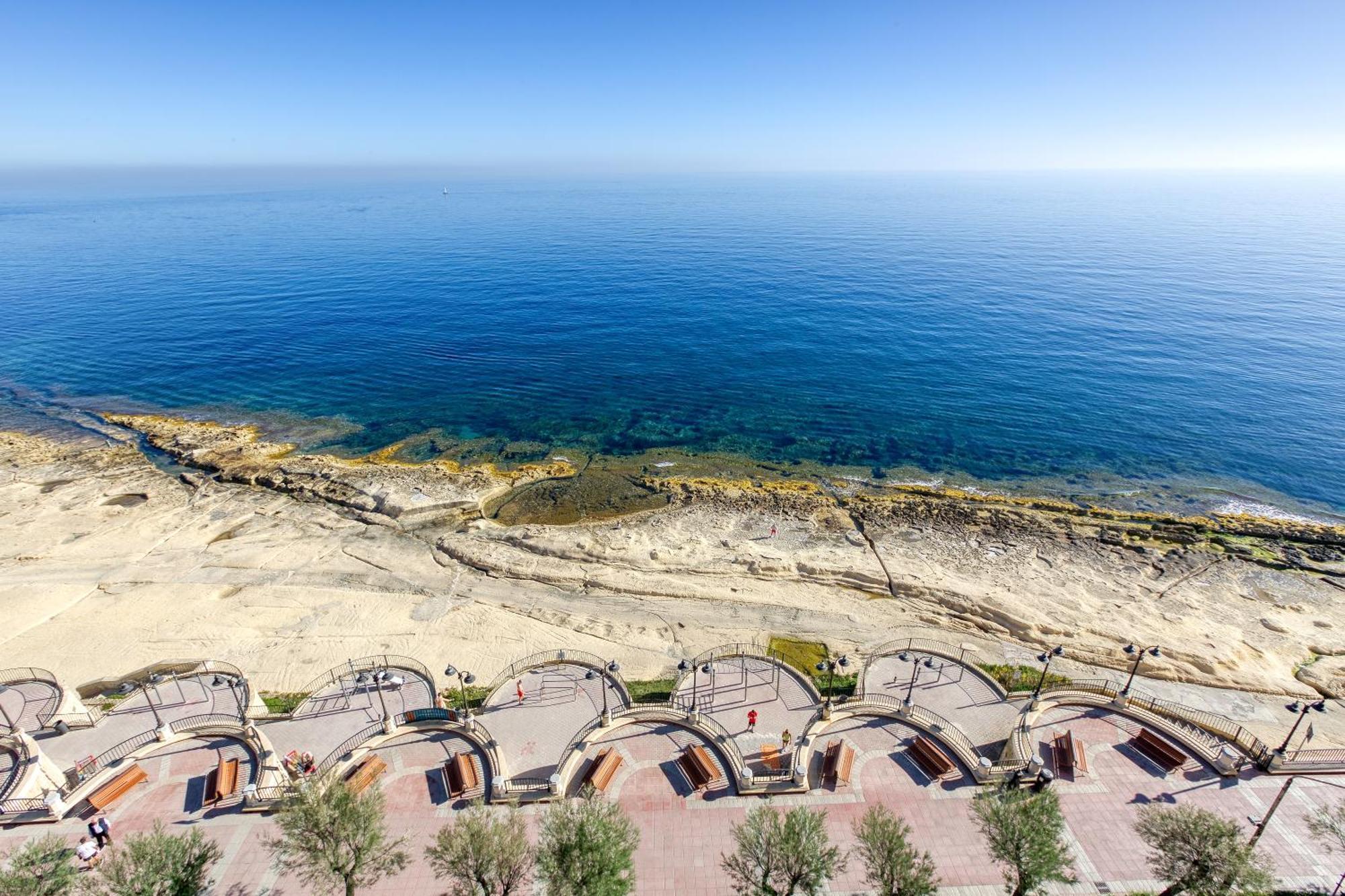 Seafront Sliema Apartment With Balcony & Sea Views By Jl ภายนอก รูปภาพ