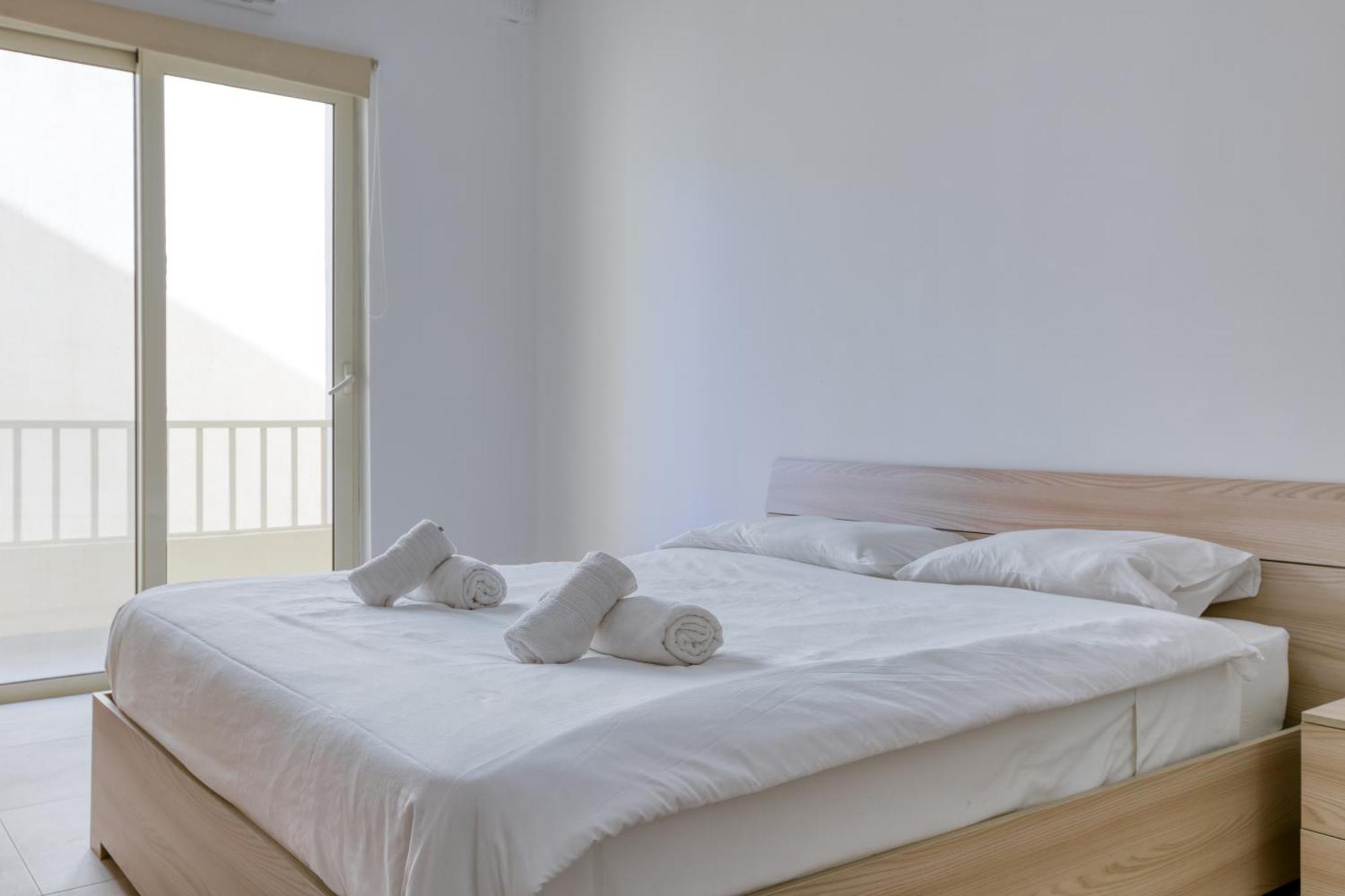 Seafront Sliema Apartment With Balcony & Sea Views By Jl ภายนอก รูปภาพ