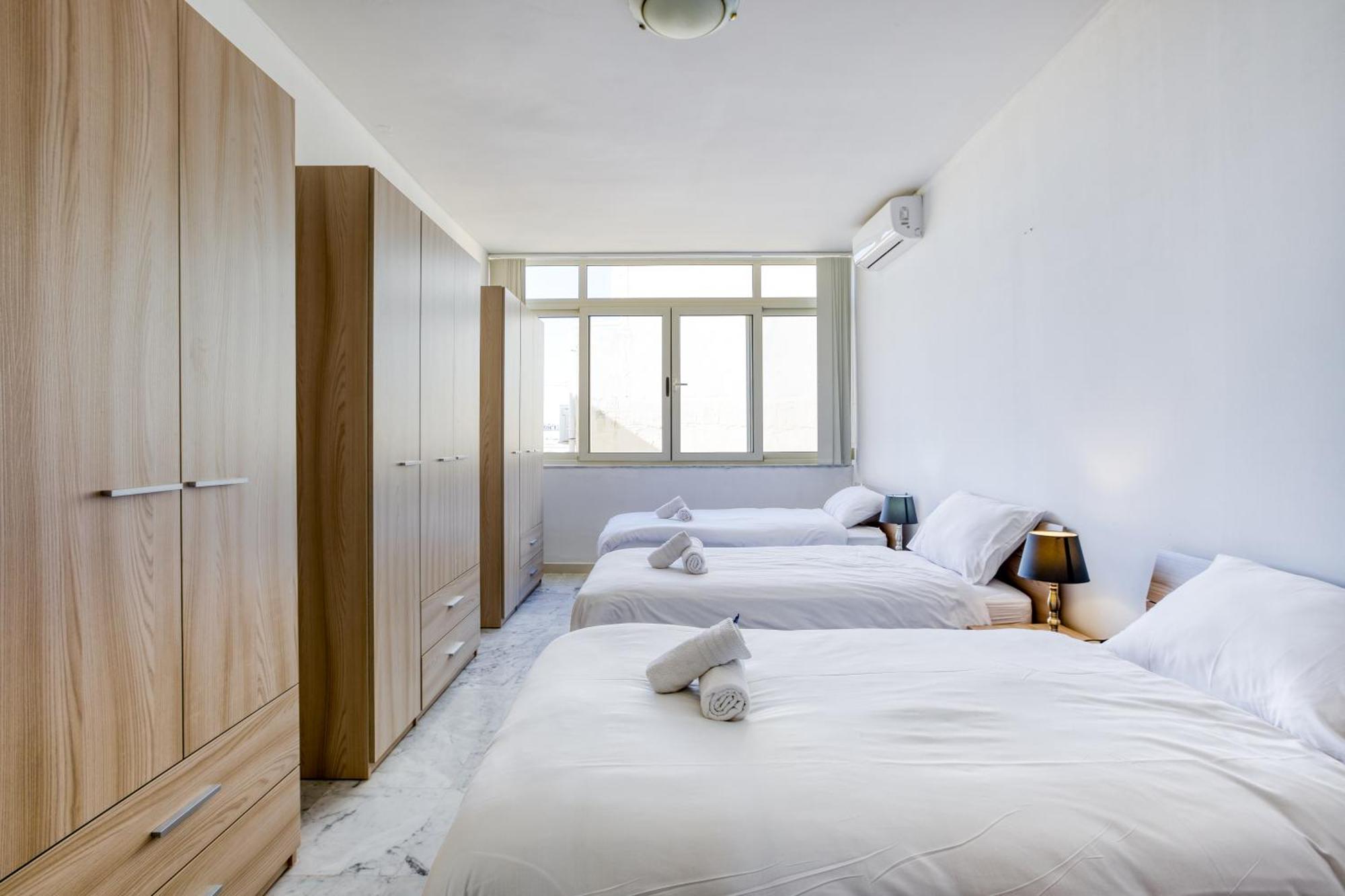 Seafront Sliema Apartment With Balcony & Sea Views By Jl ภายนอก รูปภาพ