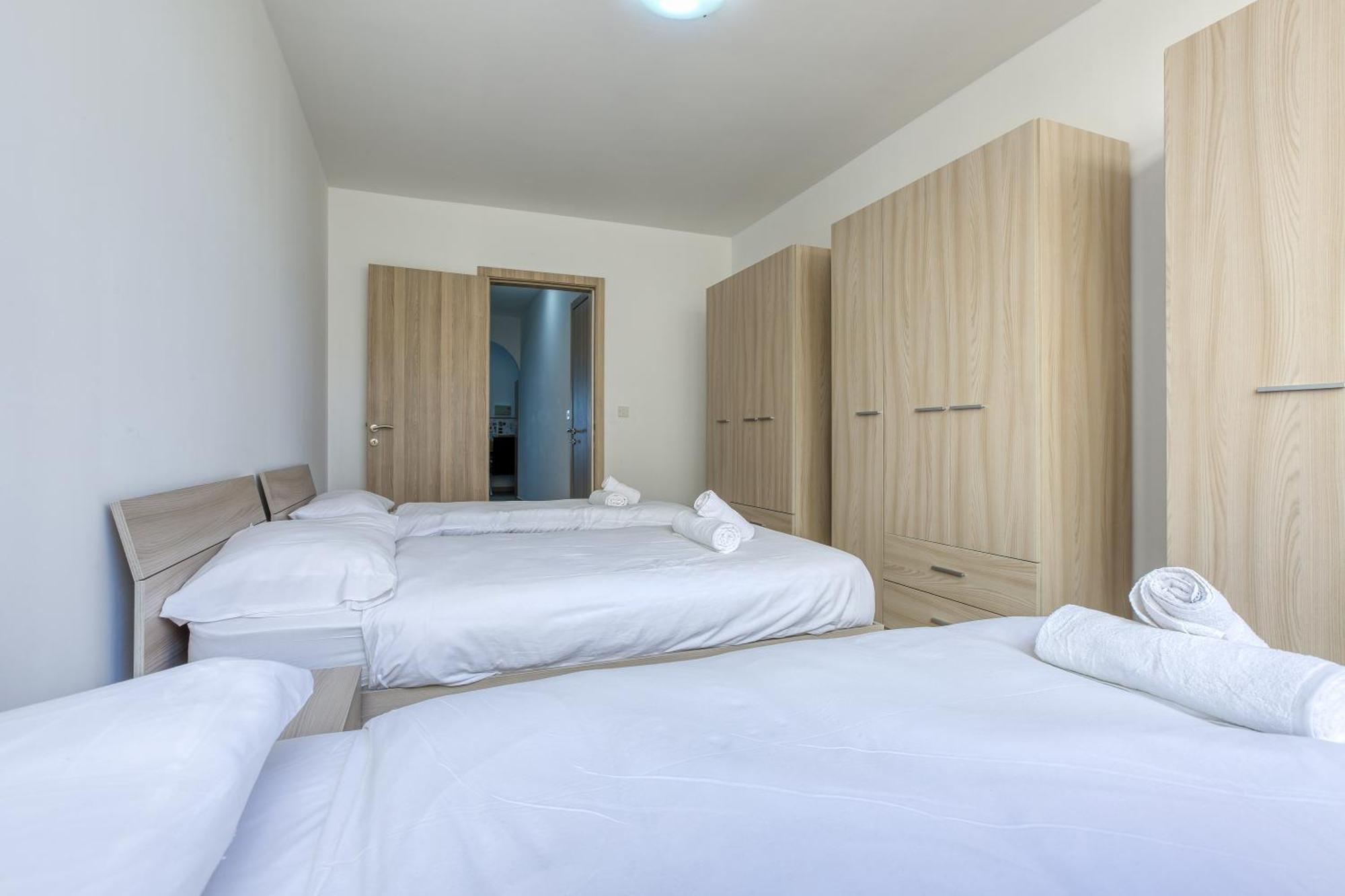 Seafront Sliema Apartment With Balcony & Sea Views By Jl ภายนอก รูปภาพ