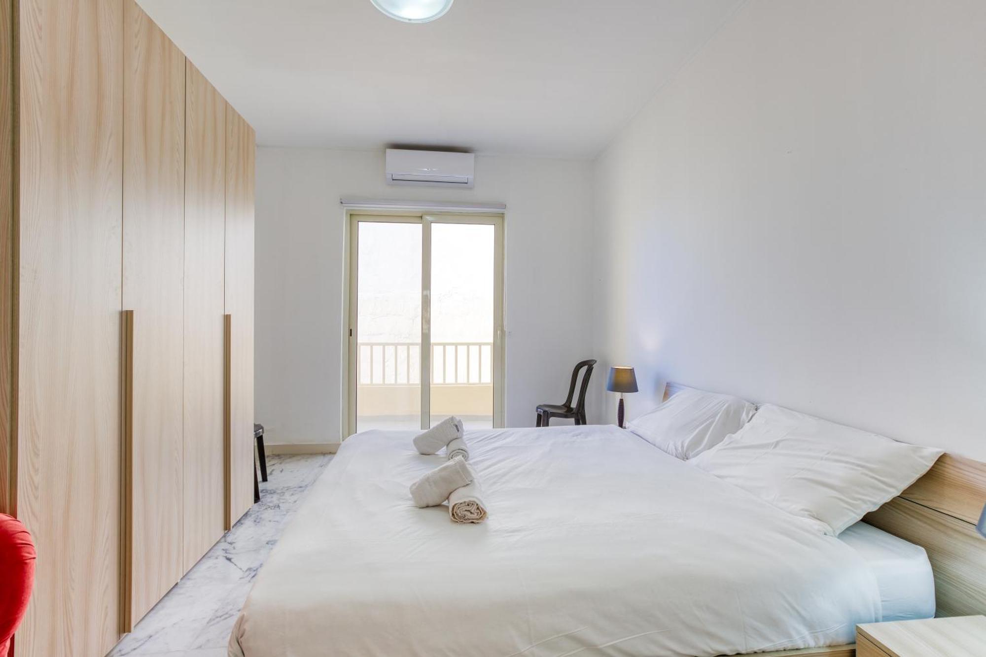 Seafront Sliema Apartment With Balcony & Sea Views By Jl ภายนอก รูปภาพ