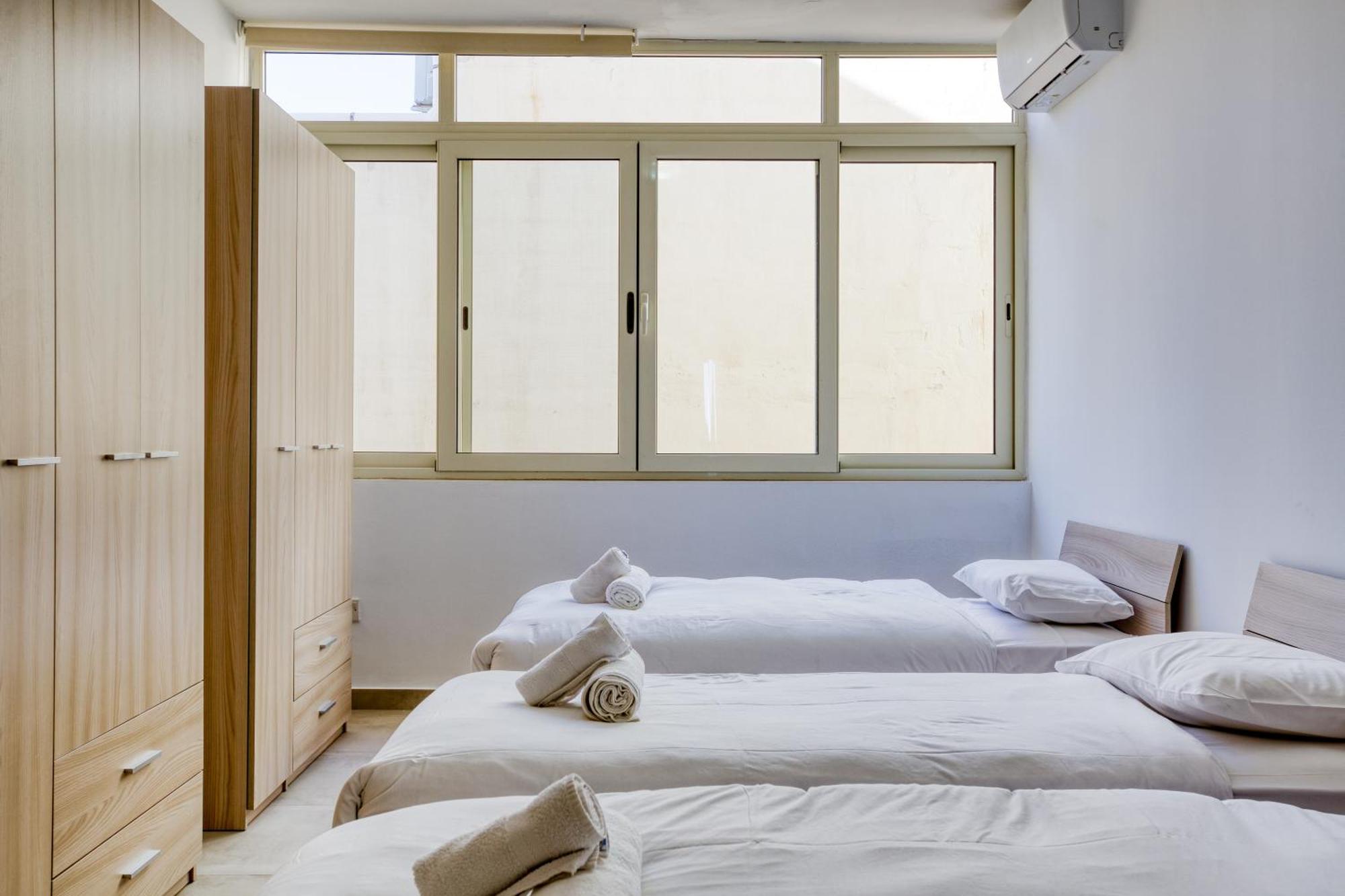Seafront Sliema Apartment With Balcony & Sea Views By Jl ภายนอก รูปภาพ