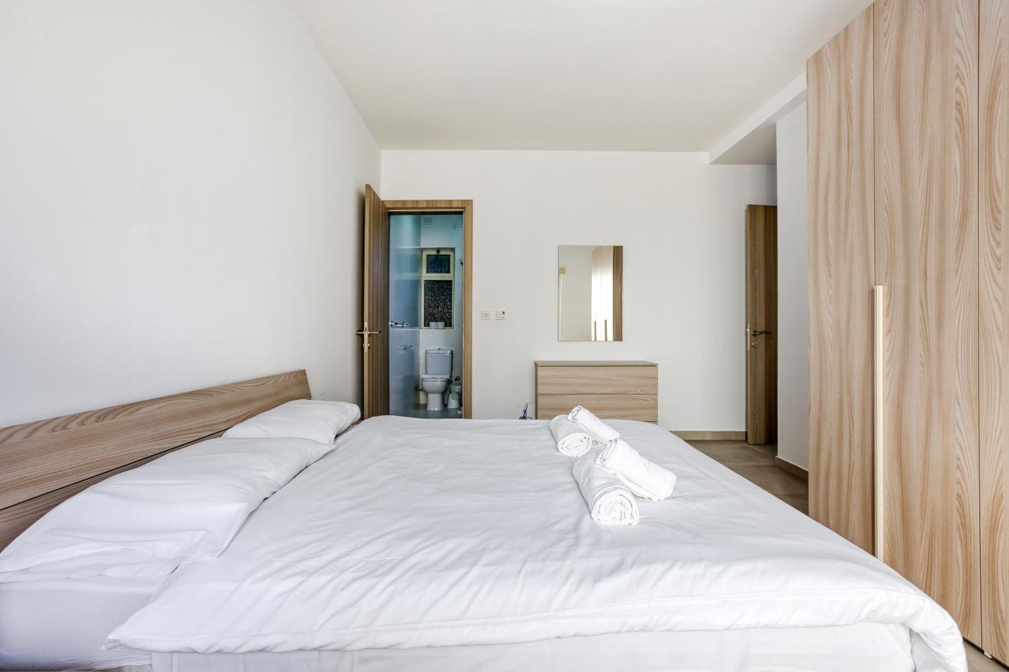 Seafront Sliema Apartment With Balcony & Sea Views By Jl ภายนอก รูปภาพ