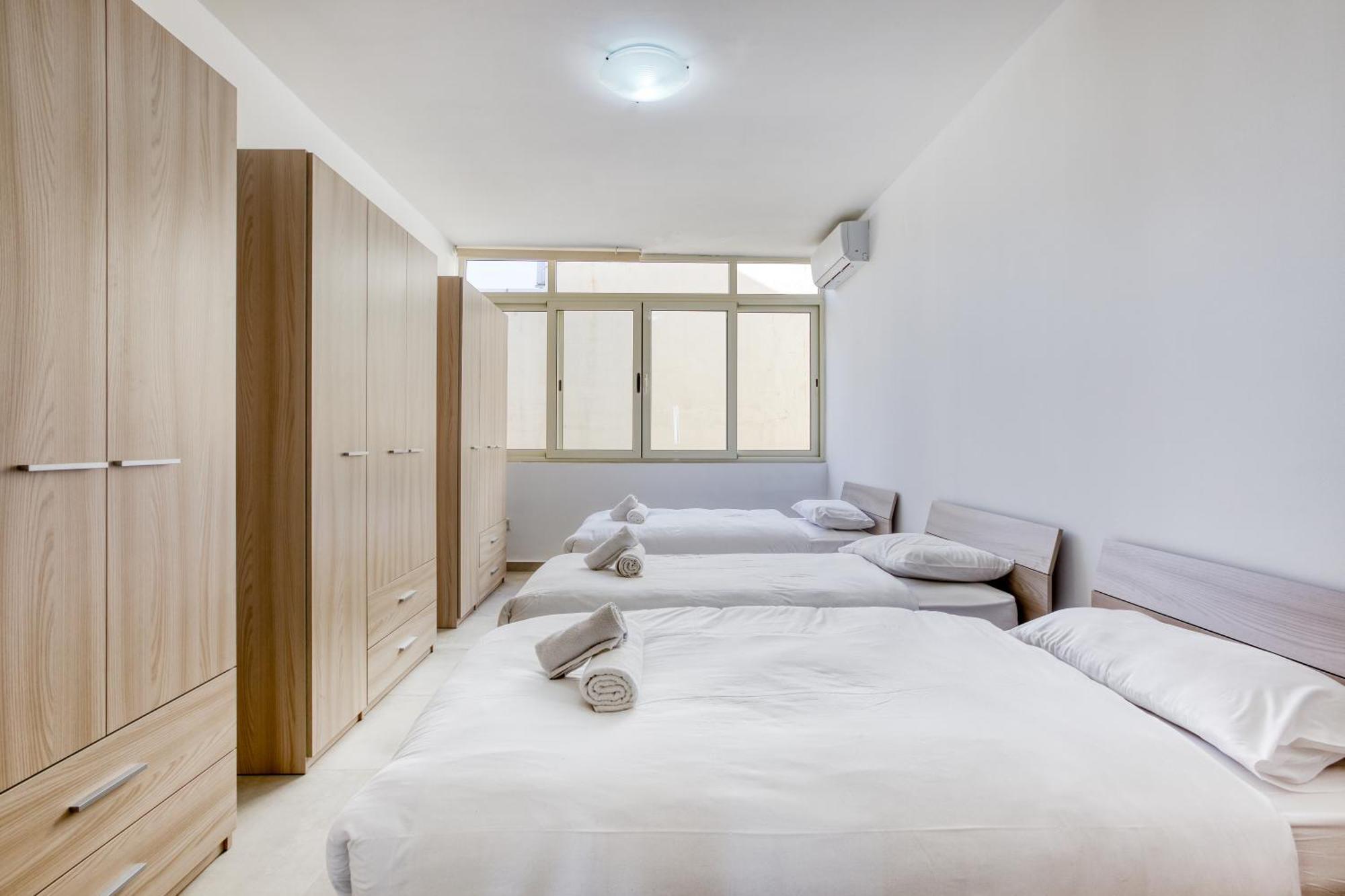 Seafront Sliema Apartment With Balcony & Sea Views By Jl ภายนอก รูปภาพ